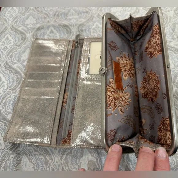 Brand new hobo Rachel wallet - Picture 5 of 5